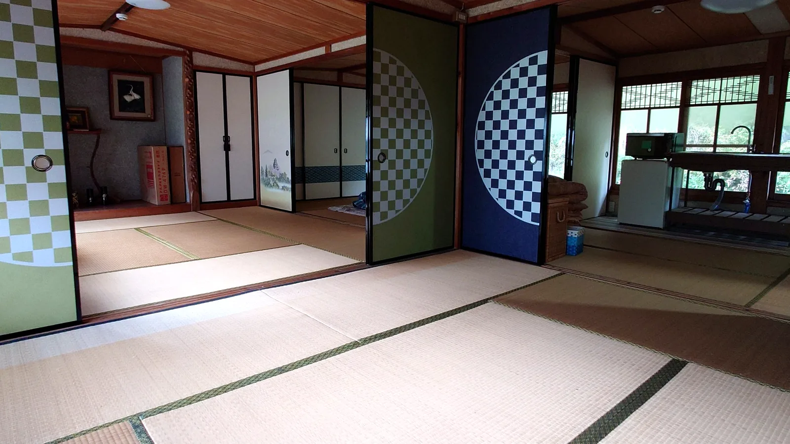 民泊の客室（和室と襖）